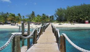 Ponte de madeira no porto das Bahamas - Entrada pitoresca para cruzeiros
