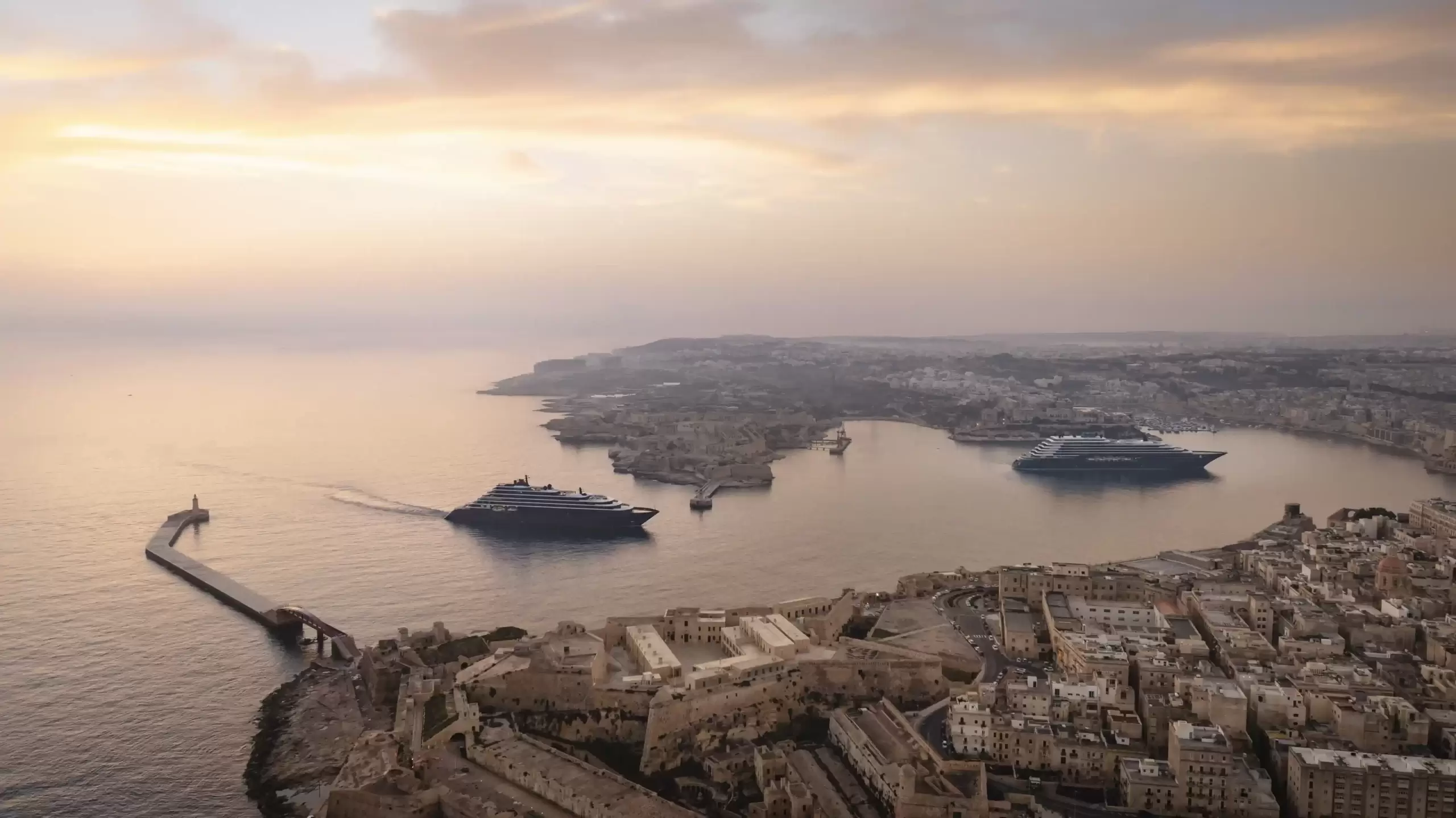 The Ritz-Carlton Yacht Collection Navios